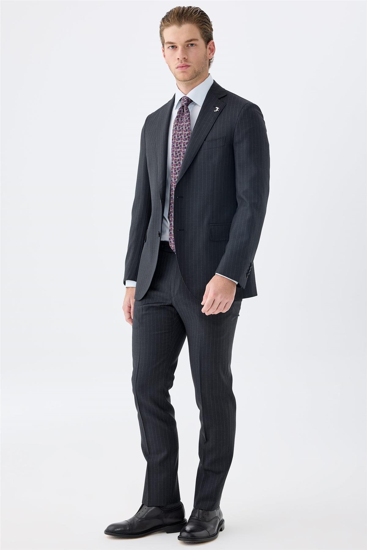Antrasit Gri Çizgili Yün Takım Elbise - Image 1