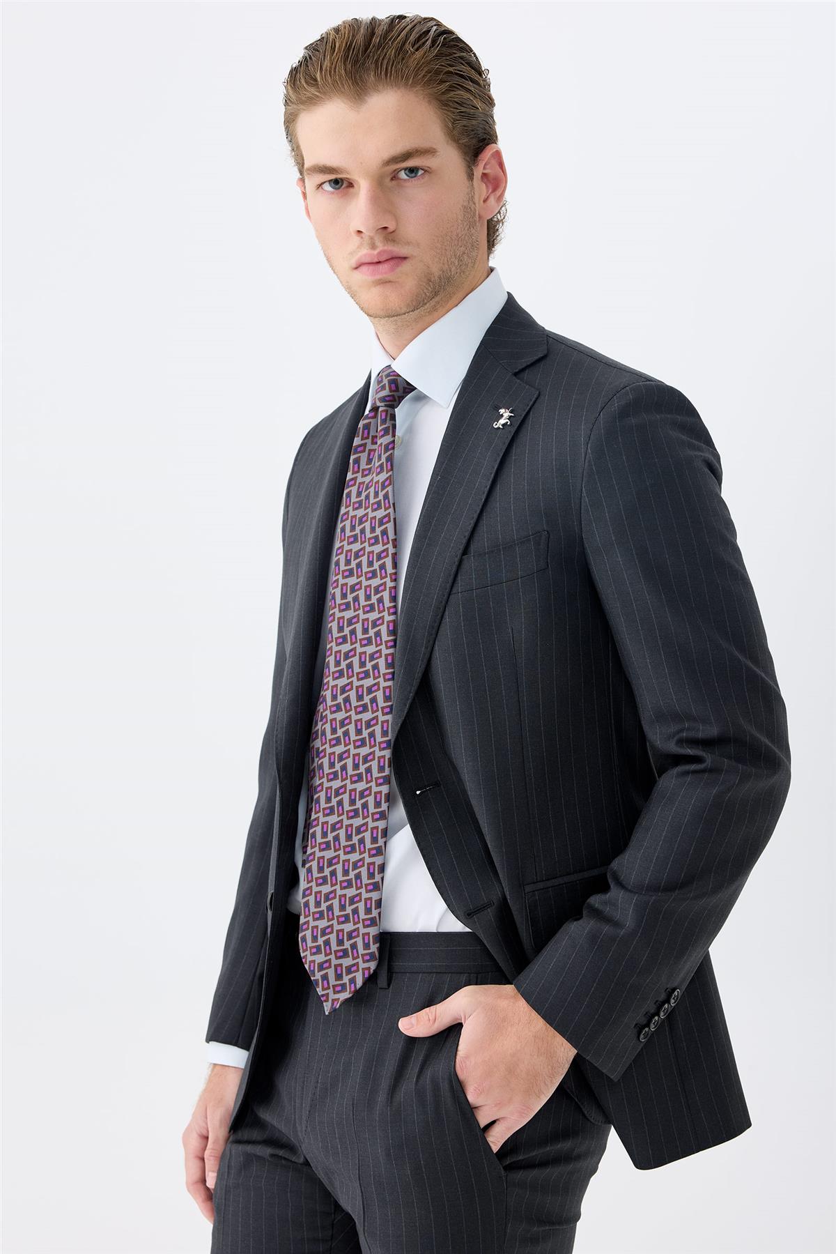 Antrasit Gri Çizgili Yün Takım Elbise - Image 5