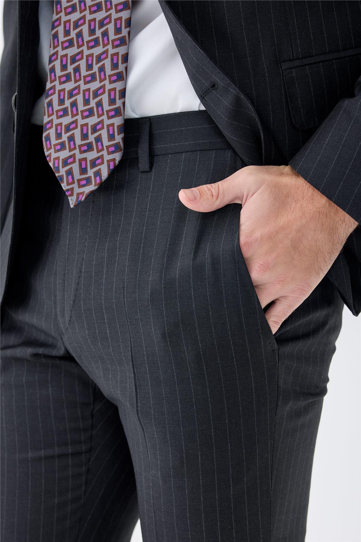 Antrasit Gri Çizgili Yün Takım Elbise - Image 4