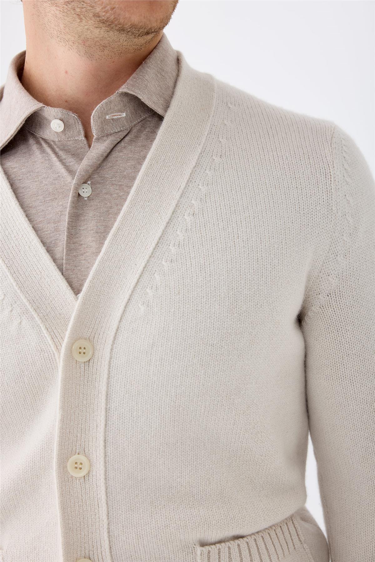 Bej Düğmeli Kaşmir Hırka - Image 5