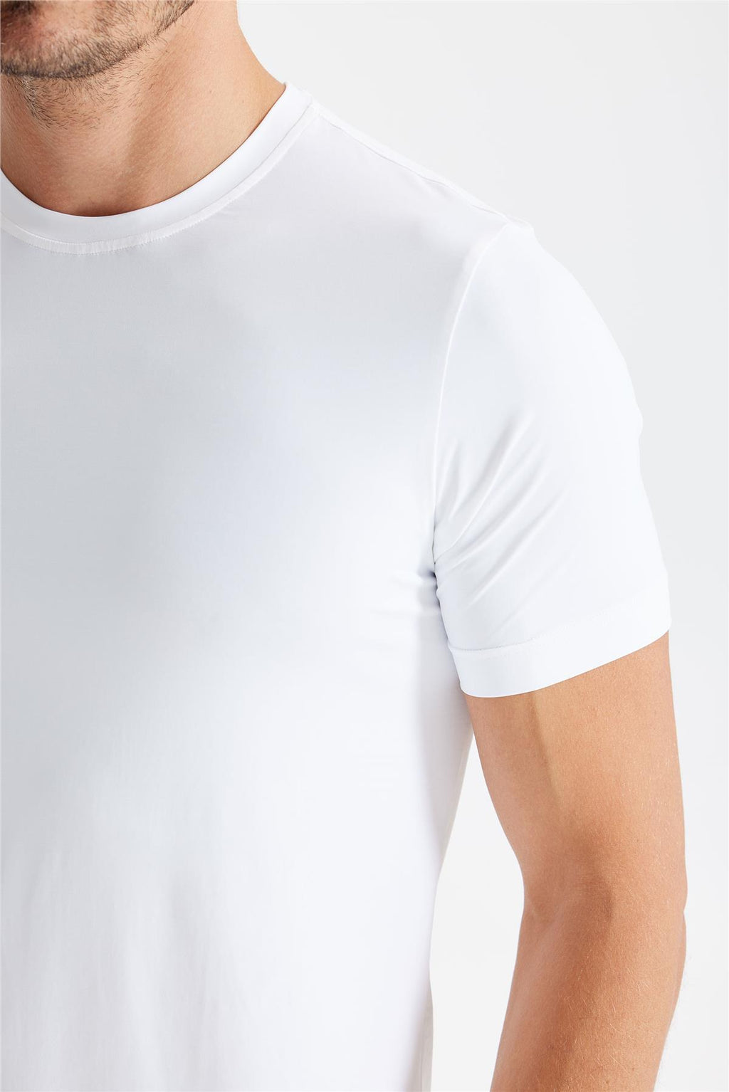 Beyaz Sıfır Yaka Vintage Teknik Kumaş T-Shirt - 4