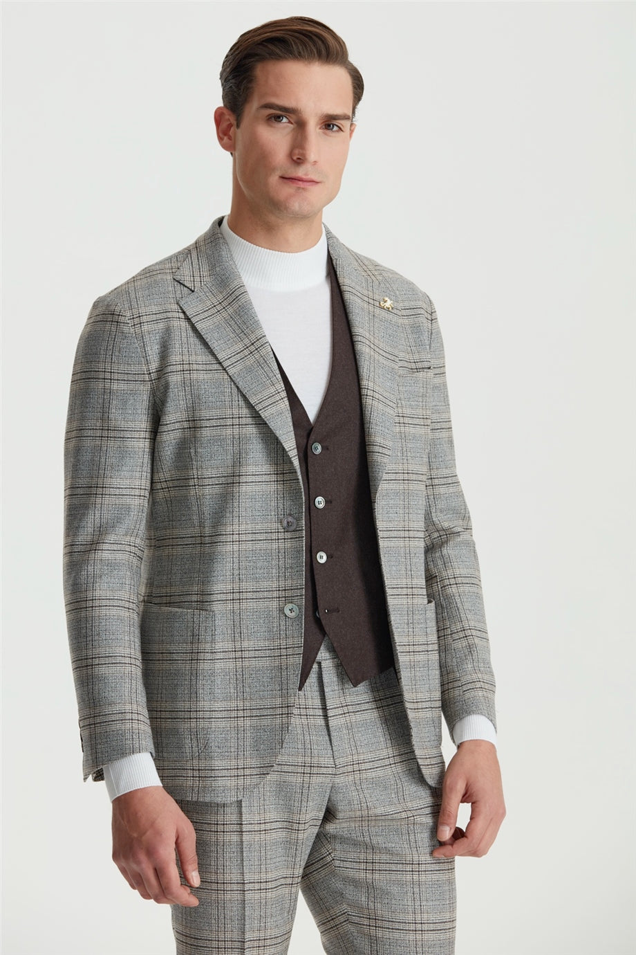 Gri Kahve Kareli Yelekli Takım Elbise - Image 4