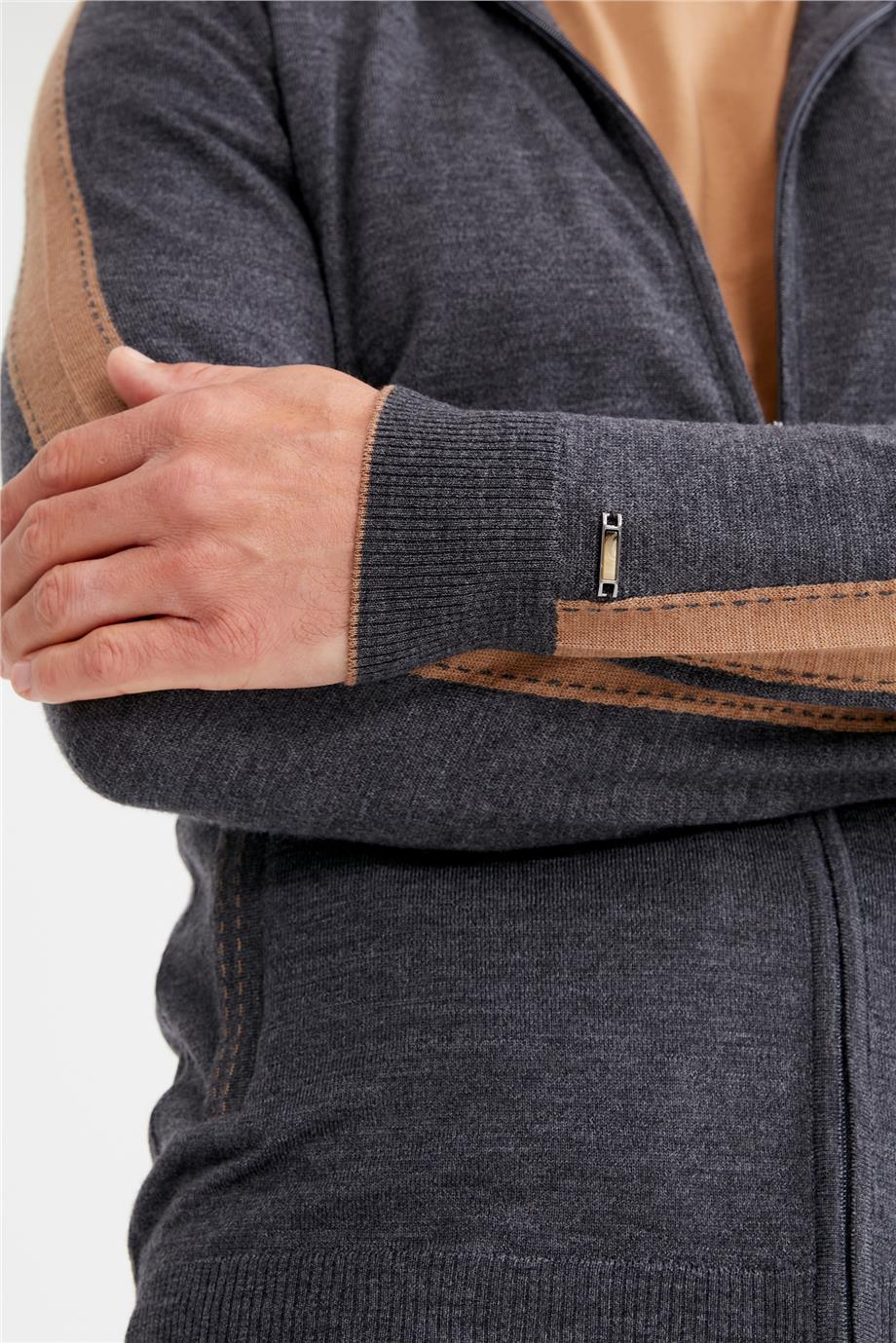 Gri Kapüşonlu Yün Triko - Image 3