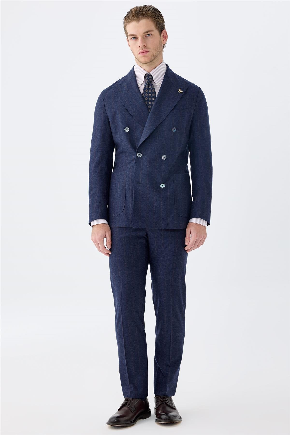 Lacivert Çizgili Kruvaze Yün Takım Elbise - Image 1