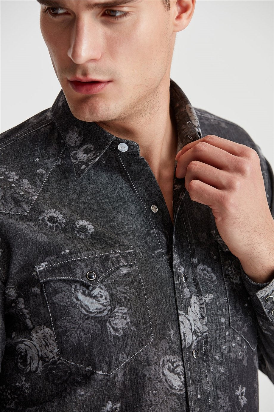 Siyah Desenli Western Denim Gömlek - Image 4