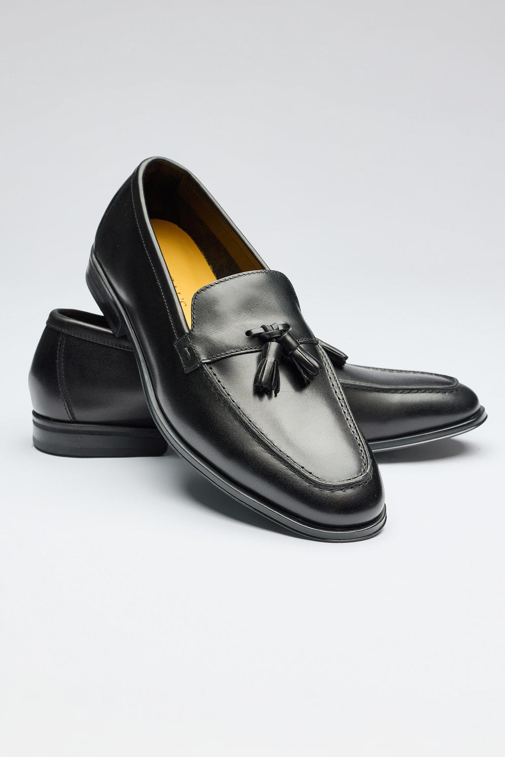 Siyah Püsküllü Deri Loafer