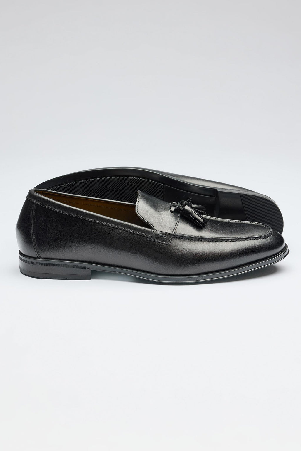 Siyah Püsküllü Deri Loafer