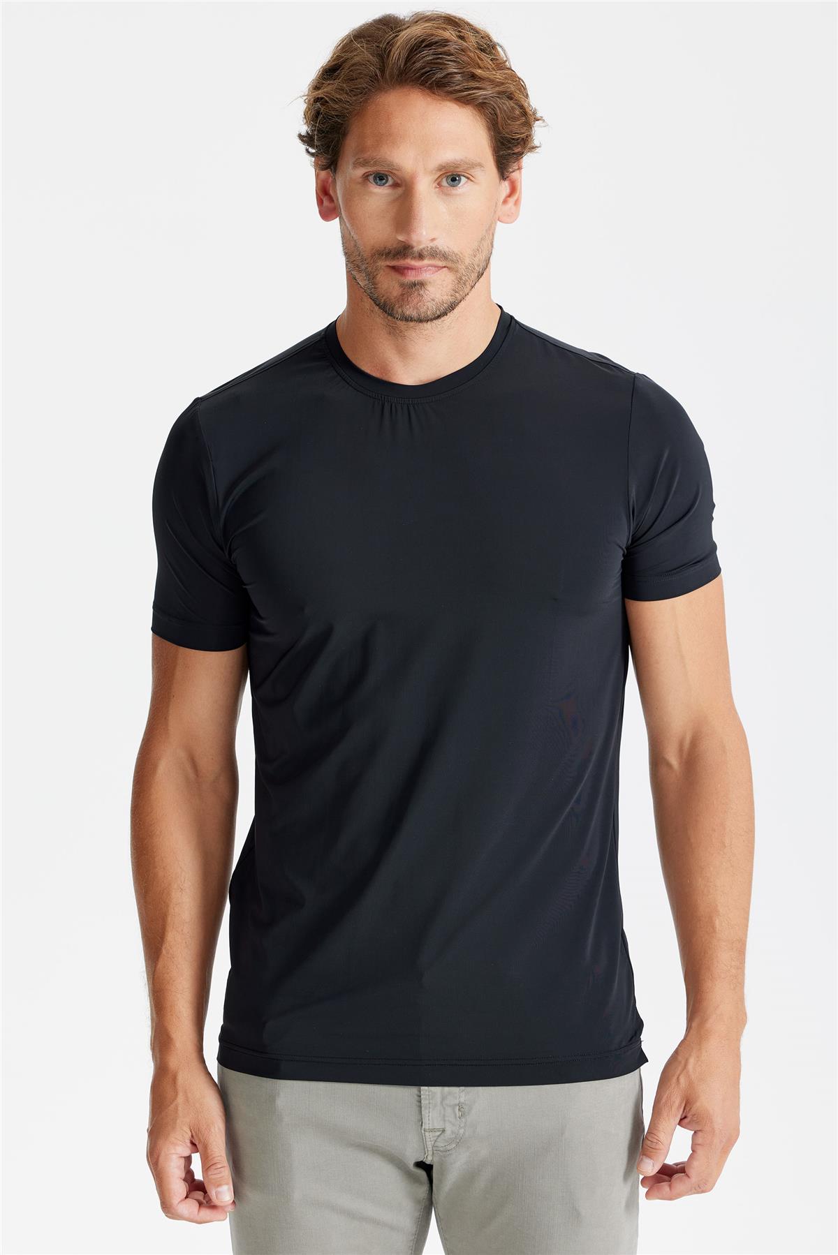 Siyah Sıfır Yaka Teknik Kumaş T-Shirt