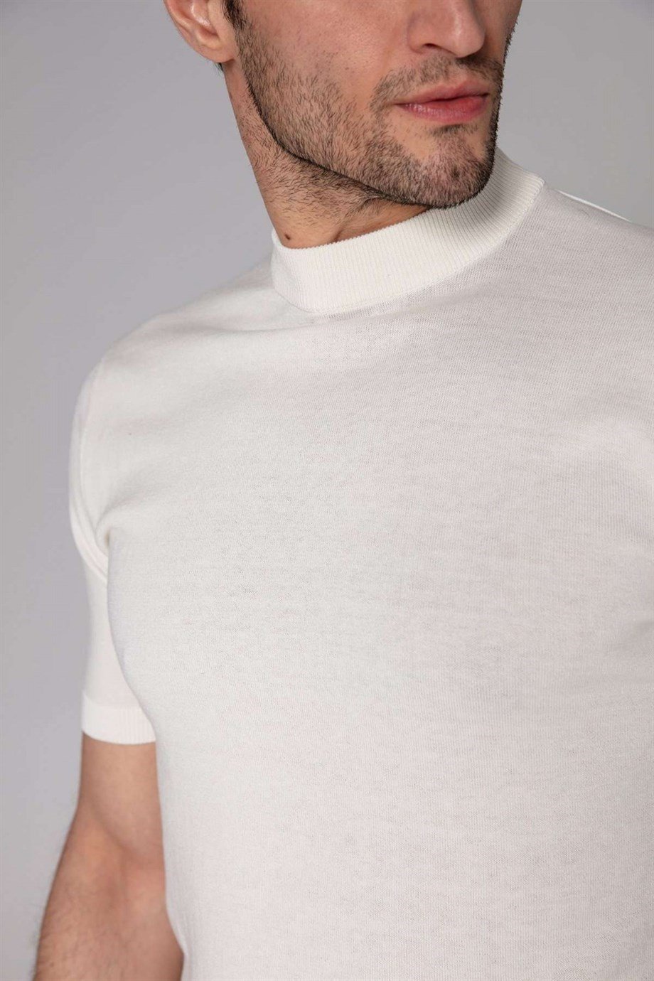 Yüksek Yaka Krem Renk İpekli Triko - Image 3