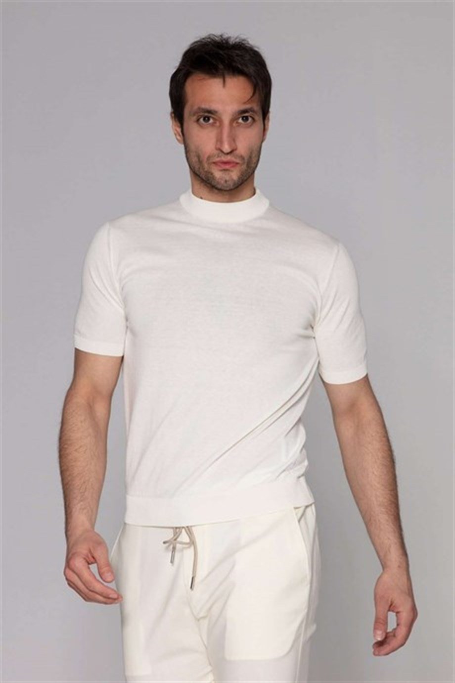 Yüksek Yaka Krem Renk İpekli Triko - Image 1