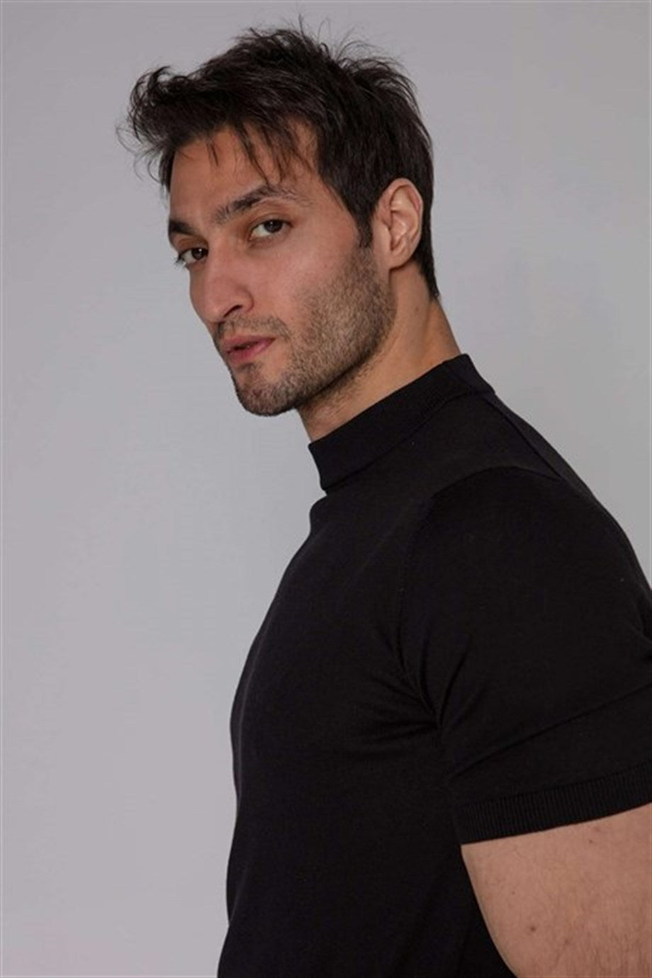 Yüksek Yaka Siyah Renk İpekli Triko - Image 5