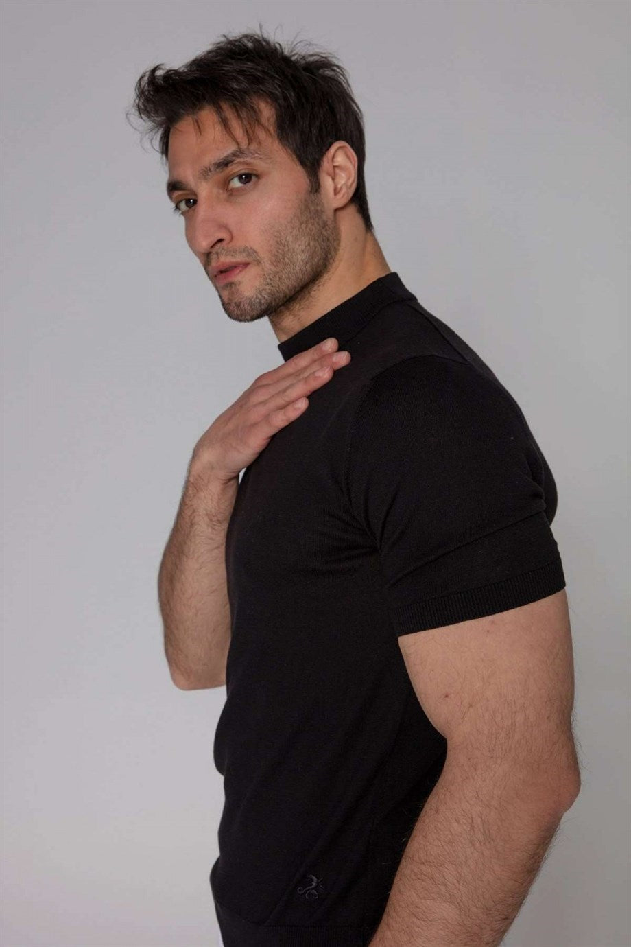 Yüksek Yaka Siyah Renk İpekli Triko - Image 2