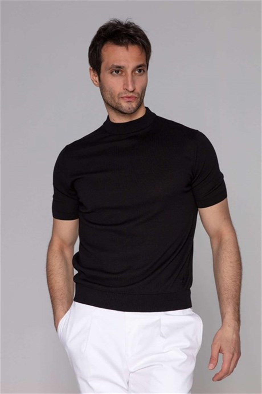 Yüksek Yaka Siyah Renk İpekli Triko - Image 1